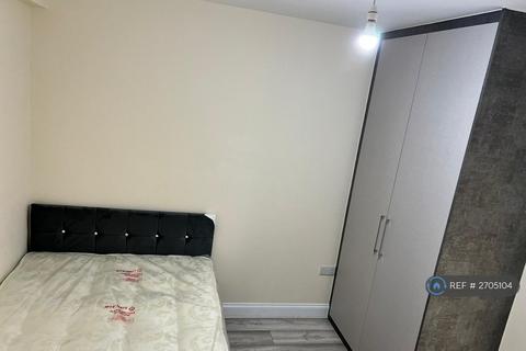 undefined, Munster Avenue, Hounslow, TW4