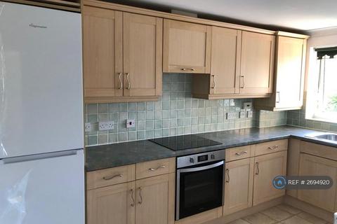 2 bedroom flat to rent, Park Court, Poole, BH14