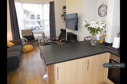 2 bedroom flat to rent, Duesbery Street, Hull, HU5