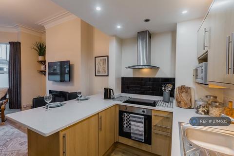 2 bedroom flat to rent, Duesbery Street, Hull, HU5