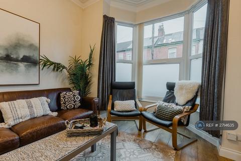 2 bedroom flat to rent, Duesbery Street, Hull, HU5