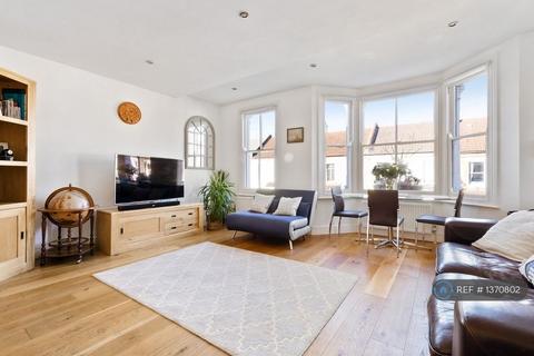 3 bedroom maisonette to rent, Balvernie Grove, London, SW18