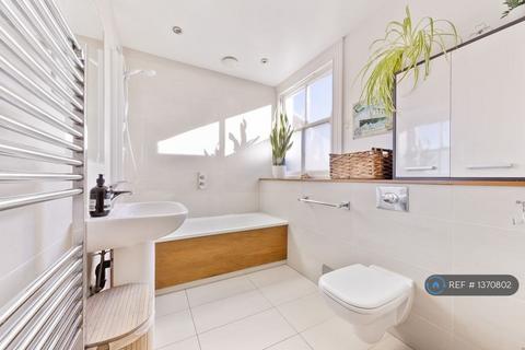 3 bedroom maisonette to rent, Balvernie Grove, London, SW18
