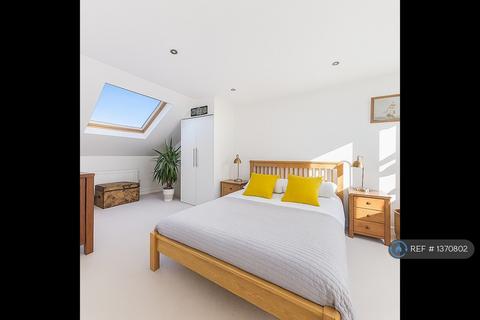 3 bedroom maisonette to rent, Balvernie Grove, London, SW18
