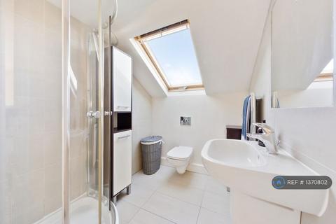 3 bedroom maisonette to rent, Balvernie Grove, London, SW18