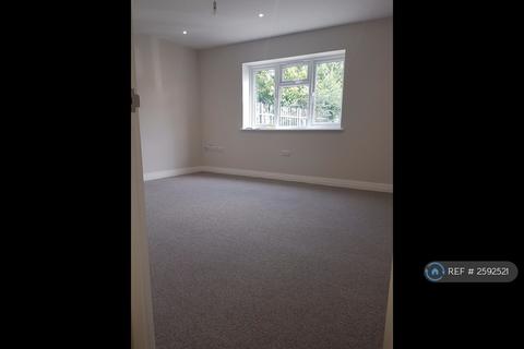 2 bedroom flat to rent, Dollis Crescent, Ruislip, HA4