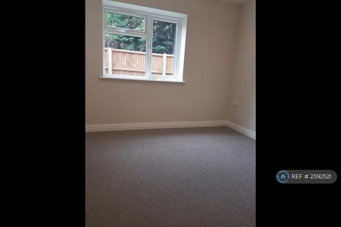 2 bedroom flat to rent, Dollis Crescent, Ruislip, HA4