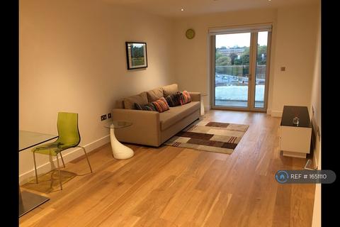 2 bedroom flat to rent, Howe House, London, SE18