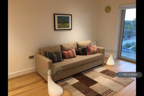2 bedroom flat to rent, Howe House, London, SE18