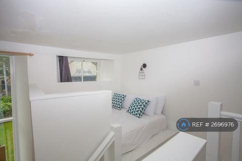 undefined, Huntly Gardens, Glasgow, G12