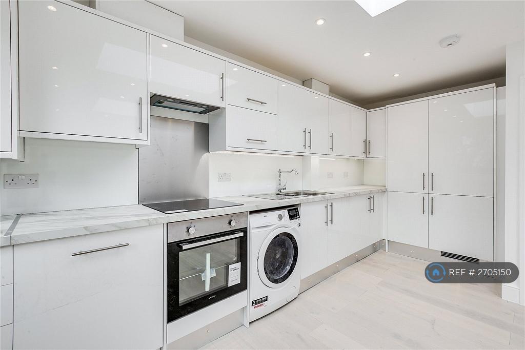 Fully Equipoed Kitchen