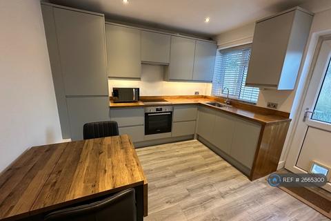 2 bedroom maisonette to rent, Gresham Avenue, Warlingham, CR6