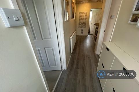 2 bedroom maisonette to rent, Gresham Avenue, Warlingham, CR6