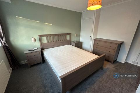 2 bedroom maisonette to rent, Gresham Avenue, Warlingham, CR6