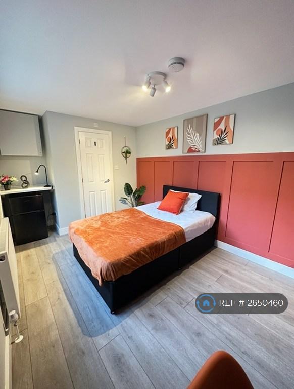 Bedroom 1 - Ground Floor Room
