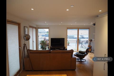 2 bedroom penthouse to rent, New Street, Cambridge, CB1