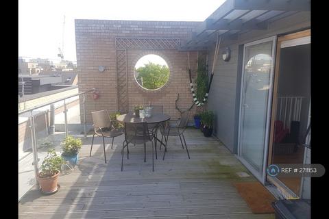 2 bedroom penthouse to rent, New Street, Cambridge, CB1