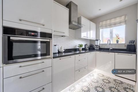 2 bedroom maisonette to rent, Dancer Road, Richmond, TW9