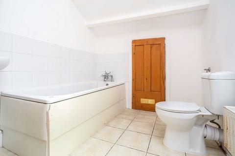 2 bedroom terraced house to rent, Leavesden Road, Hertfordshire WD24