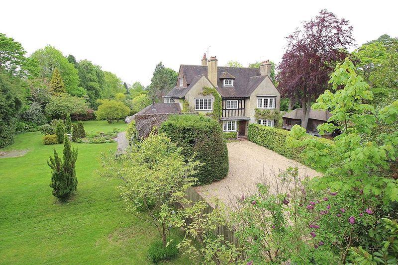 Greenhill Road, Farnham 4 bed semidetached house £3,000 pcm (£692 pw)