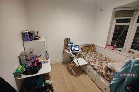 undefined, Fairholme Avenue, Romford, RM2