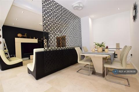undefined, Fairholme Avenue, Romford, RM2