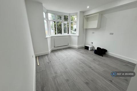 undefined, Heathcroft Avenue, Sunbury-On-Thames, TW16