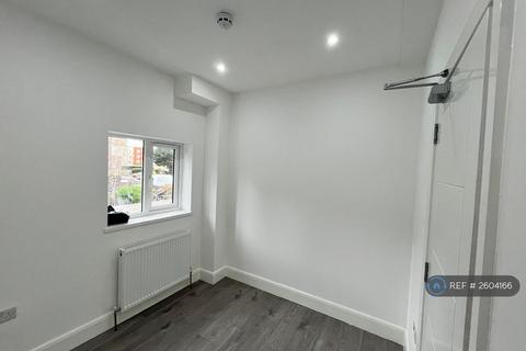 undefined, Heathcroft Avenue, Sunbury-On-Thames, TW16