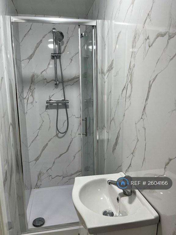 Room2-Ensuite