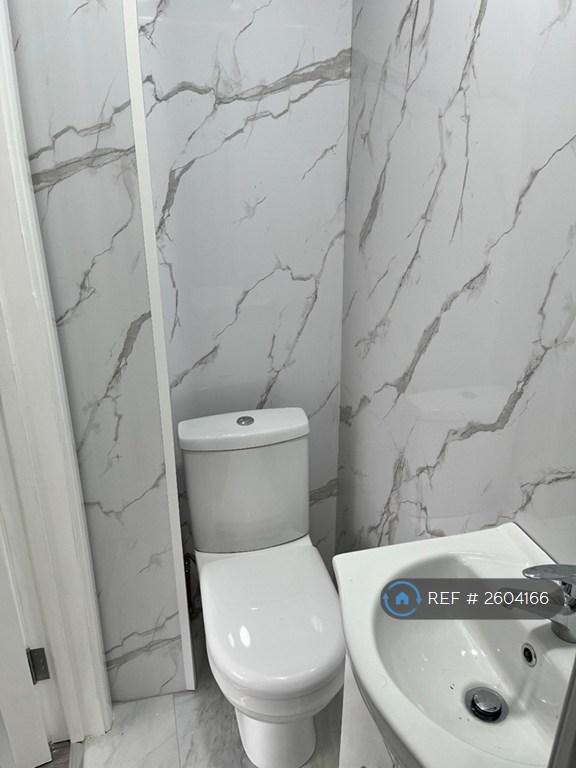Room2-Ensuite