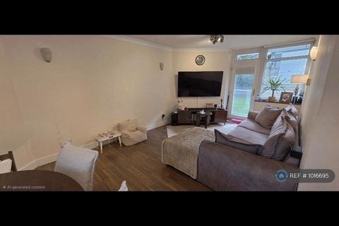 2 bedroom flat to rent, The Oaks, London, NW6