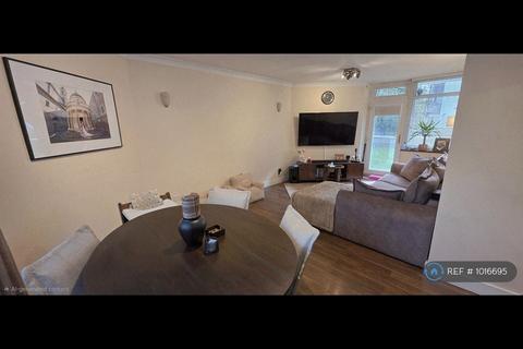 2 bedroom flat to rent, The Oaks, London, NW6
