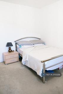 2 bedroom flat to rent, Crampton Street, London, SE17