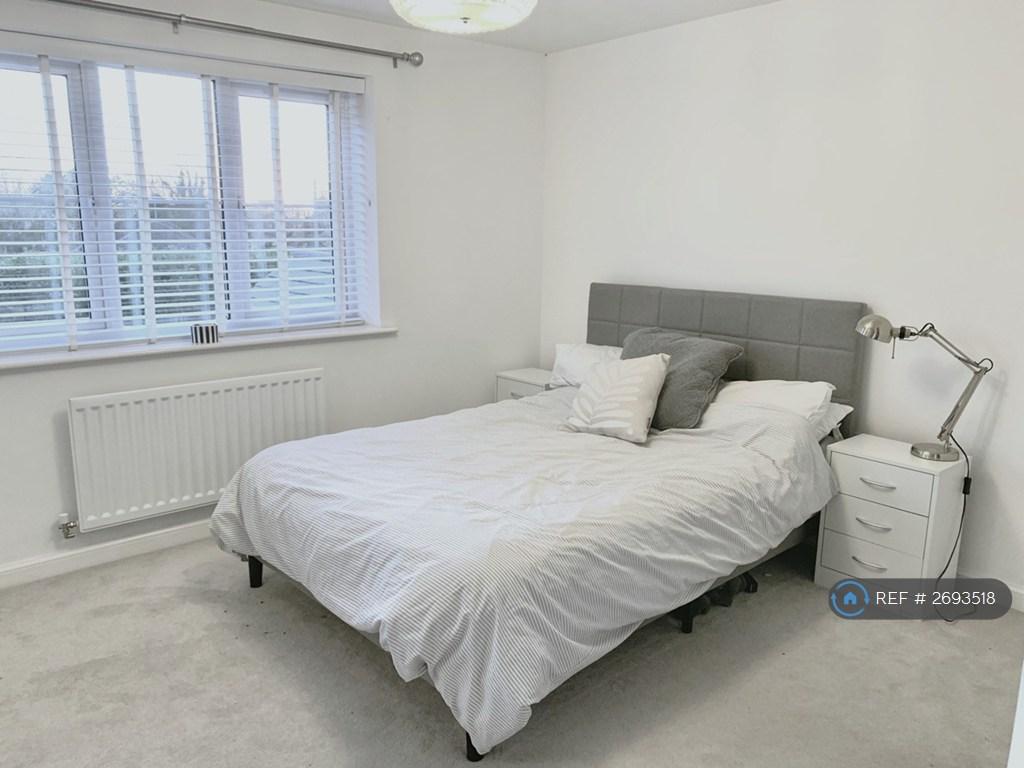 Mater Room w/Bedside Tables, Desk & Chair