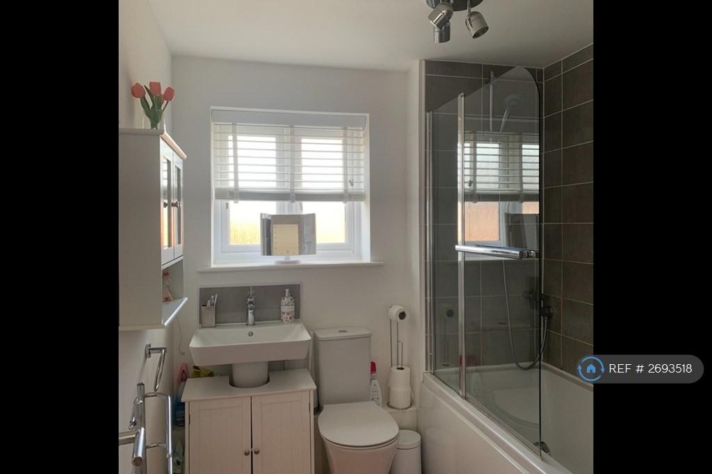 Modern & Clean Shared Bathroom