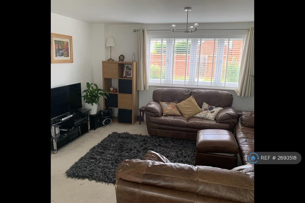 Stylish & Large Lounge w/Smart Tv