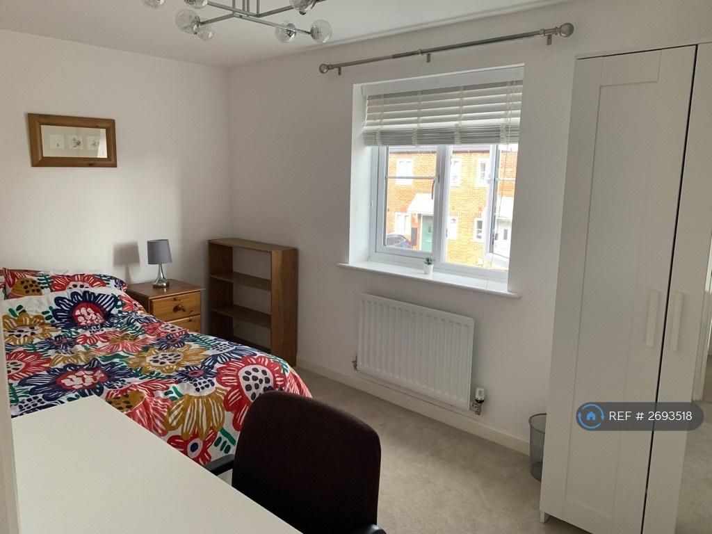 Double Bed w/Bedside Table & Lamp