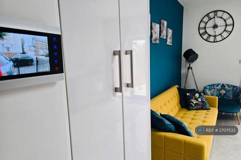 1 bedroom flat to rent, Visita Apartments, East Croydon, CR0