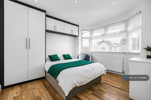 1 bedroom in a house share to rent, Feltham Road, Ashford, TW15