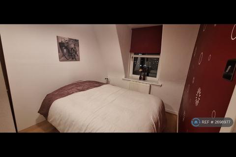 2 bedroom flat to rent, Hutcheon Street, Aberdeen, AB25