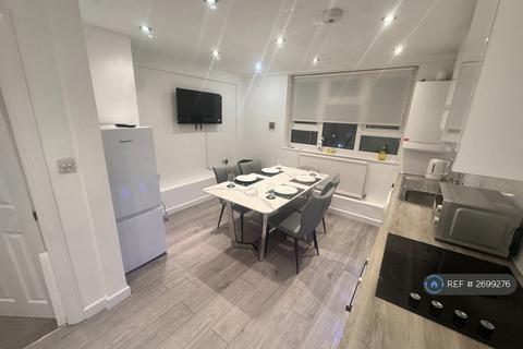 3 bedroom flat to rent, St. John's Court, London, N4