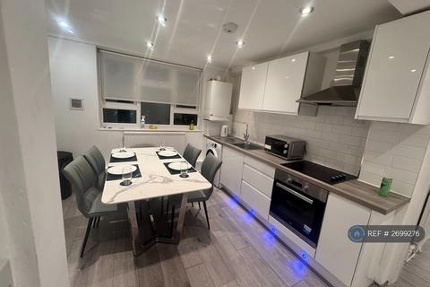 3 bedroom flat to rent, St. John's Court, London, N4