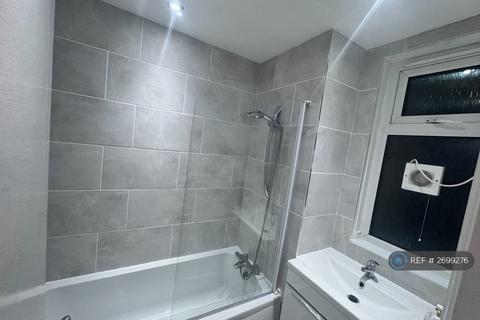 3 bedroom flat to rent, St. John's Court, London, N4