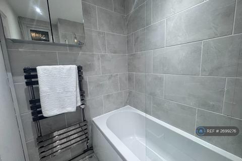 3 bedroom flat to rent, St. John's Court, London, N4