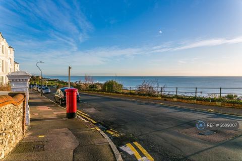3 bedroom flat to rent, South Cliff Avenue, Eastbourne, BN20