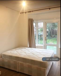 undefined, Rowantree Rd, London, N21