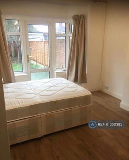 undefined, Rowantree Rd, London, N21