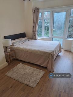 1 bedroom in a house share to rent, Rowantree Rd, London, N21