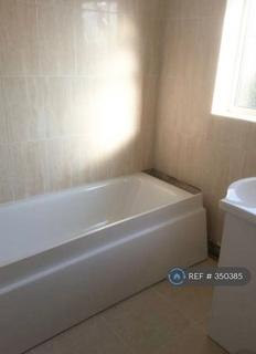 1 bedroom in a house share to rent, Rowantree Rd, London, N21