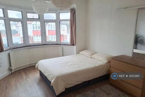 undefined, Rowantree Rd, London, N21
